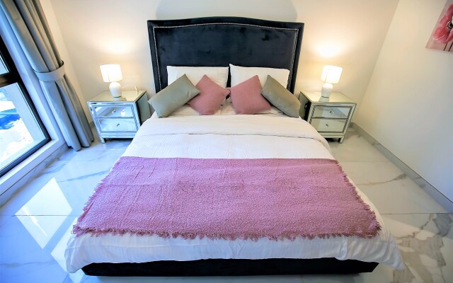 Amazing 2 bedroom with terrace  Downtown Dubai