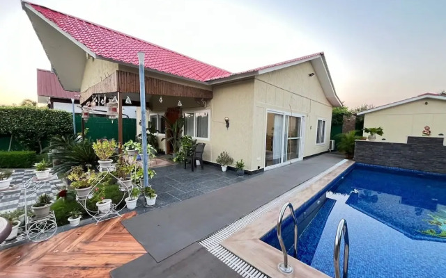 GoBravo 37 - 2Bhk Farm with Pool & Garden Sec150 Noida