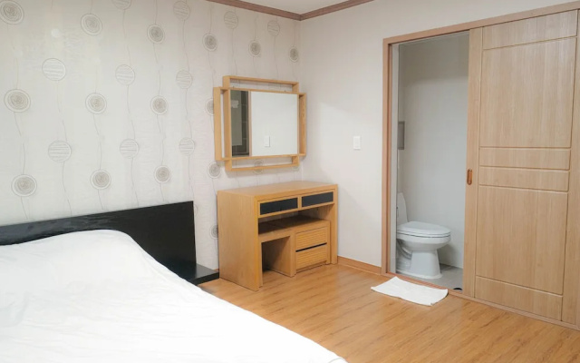 Sancheong Korean Medicine Family Hotel