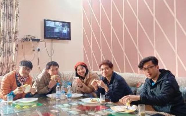 Goroomgo Friends Home Stay Agra