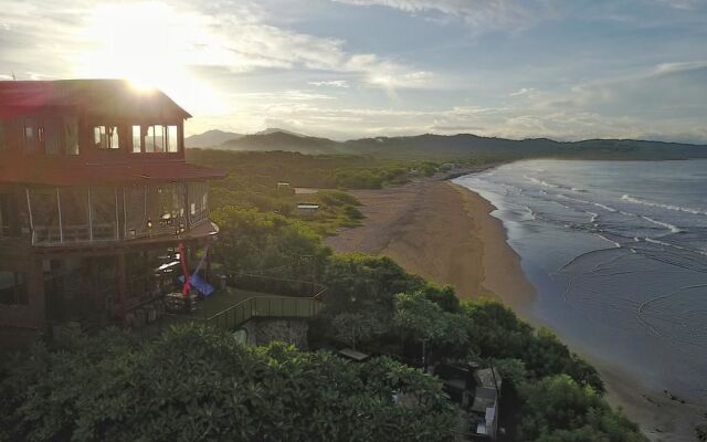Magnific Rock - Surf Resort & Yoga Retreat Nicaragua - Hostel