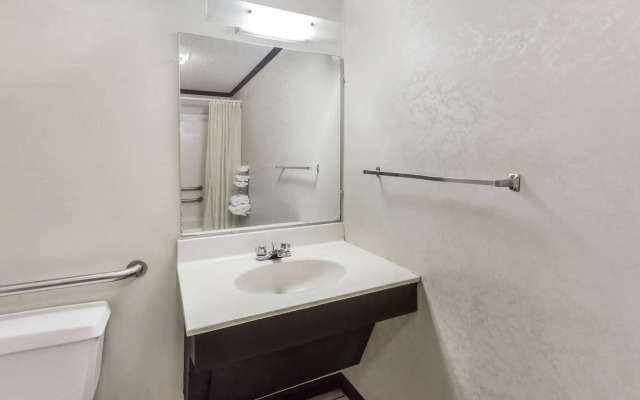 Knights Inn Racine