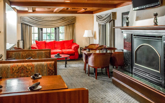 Clarion Hotel Lake Erie