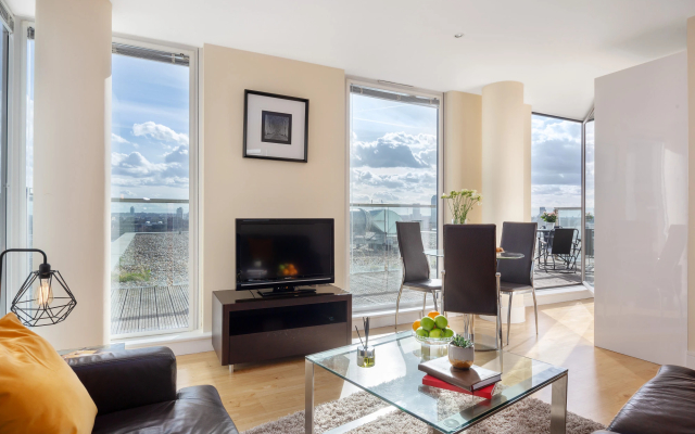 One Bed Lanterns Court Apartment in Canary Wharf