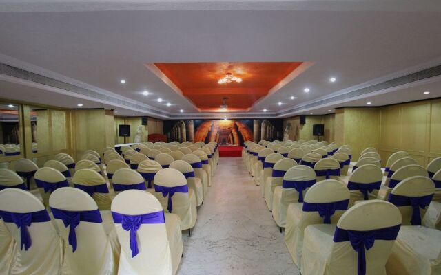 OYO 4452 Hotel Pigeon International