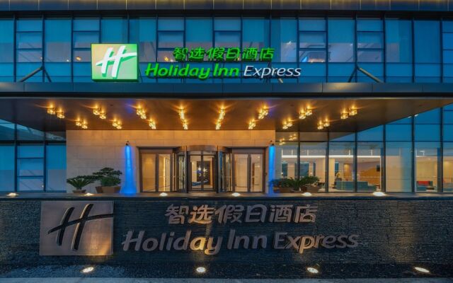 Holiday Inn Express Shenzhen Longhua, an IHG Hotel