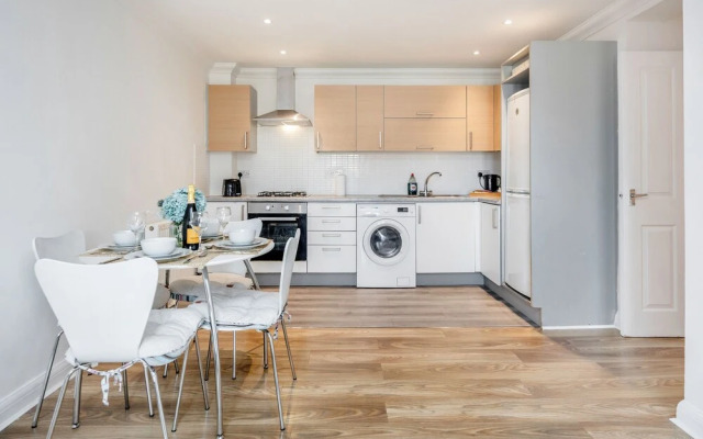 2br-sleeps4-parking-eastlondon