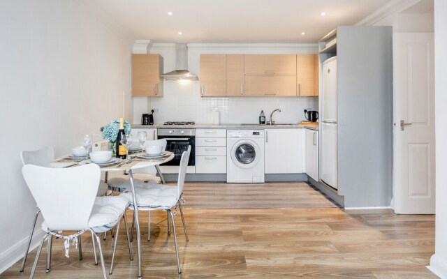 2br-sleeps4-parking-eastlondon