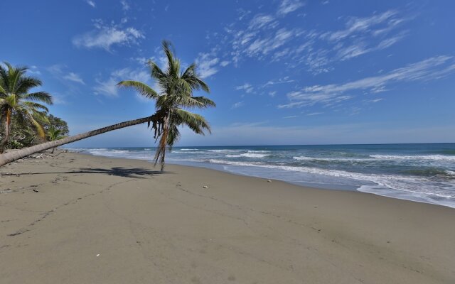 Las Canas Beach Retreat