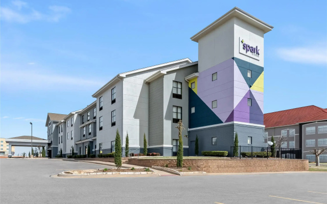 Spark by Hilton Shawnee