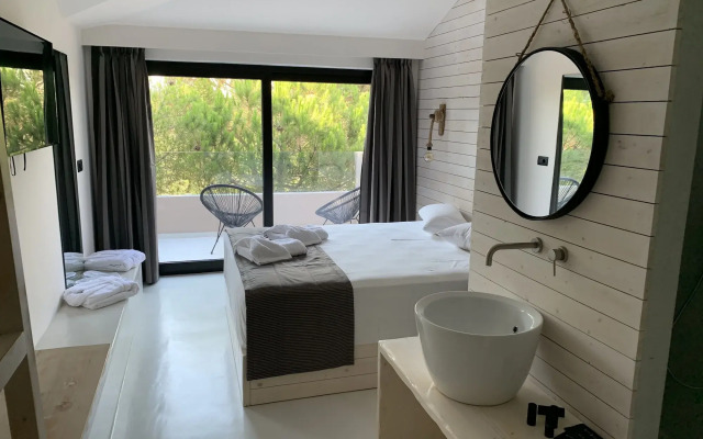 Gloria Maris Hotel Suites & Villas