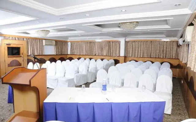 Hotel Ramada Raj Park