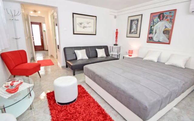 Apartment Dado Civray