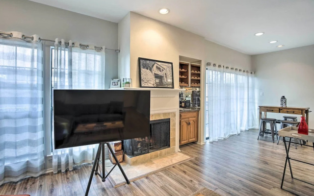 Comfortable Dallas Condo Close to Attractions