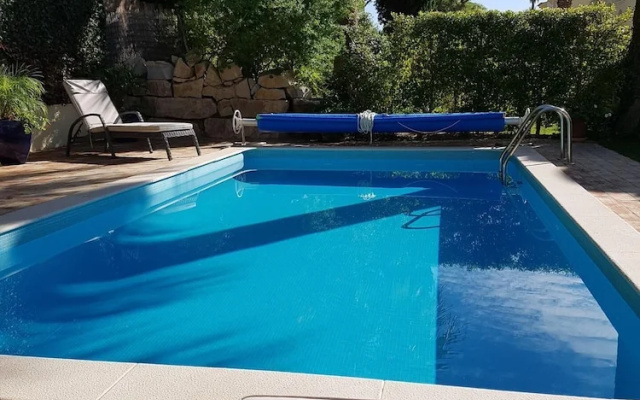 Beautiful 2-bed Villa in Quinta do Lago With Pool