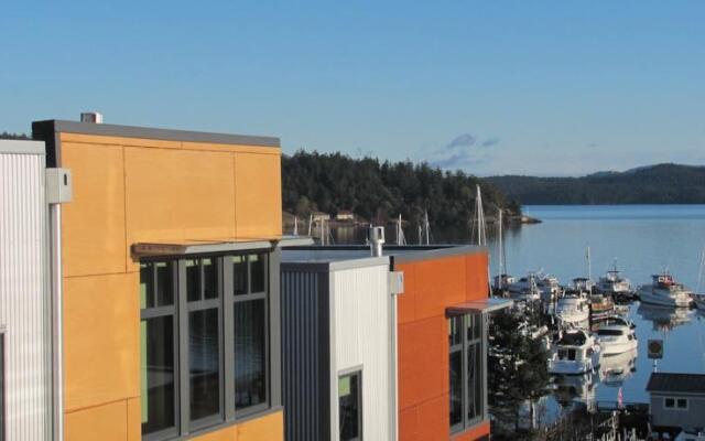 Island Inn at 123 West