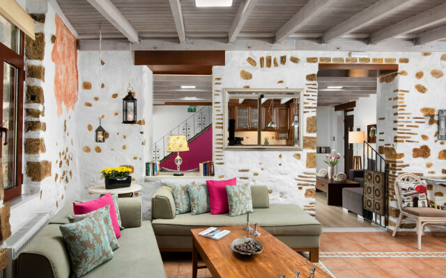 Villa Splantzia-heated Pool-garden-2 min Chania Port