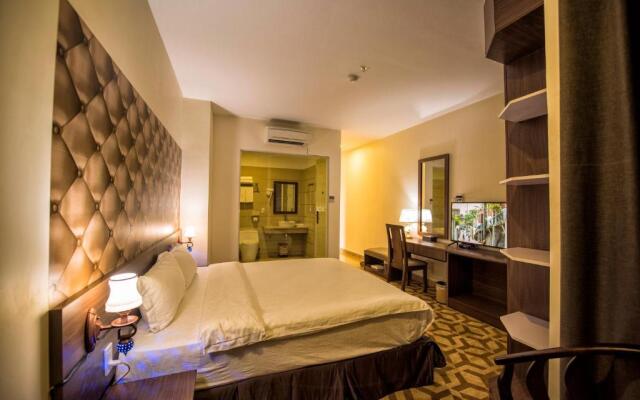 3Mg Lakeside Hotel