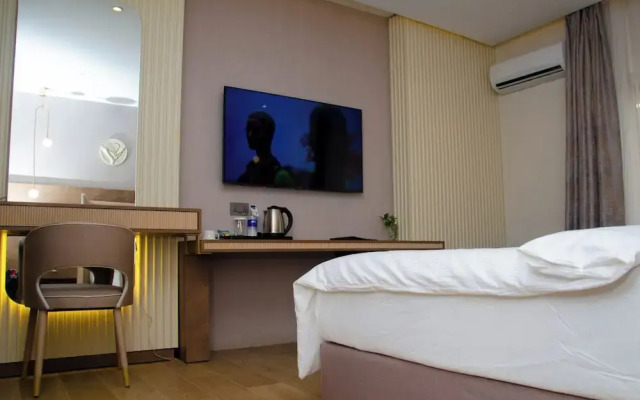 Check Inn Hotel Gimbiya