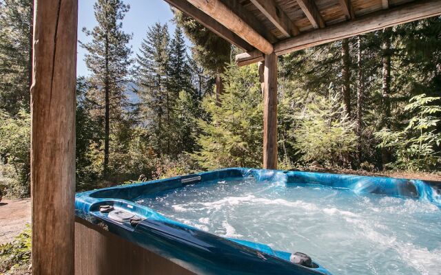 Whispering Winds Apartment 3 NW Comfy Cabins