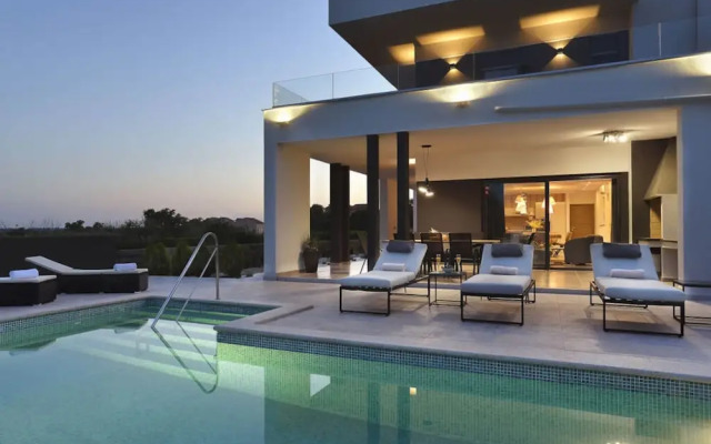 Villa Una Comfortable Holiday Residence