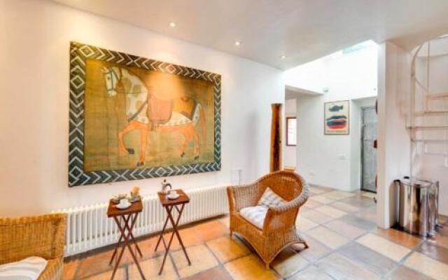 Luxury Art Apt With Terrace In Trastevere
