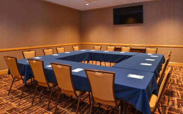 Holiday Inn Express Breezewood by IHG