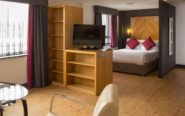 Roomzzz Leeds City West