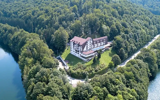 Hotel Valea cu Pesti