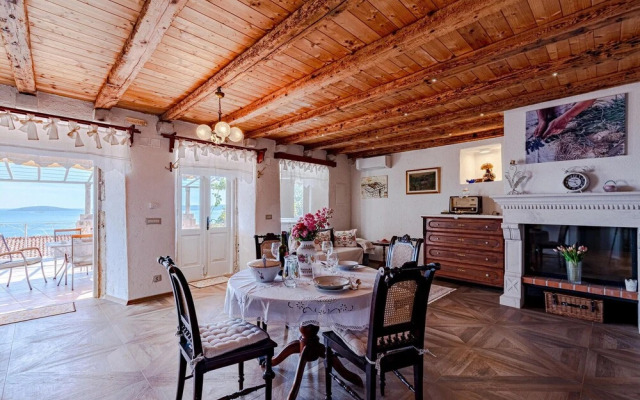 Beautiful Home in Mokalo With Wifi and 2 Bedrooms