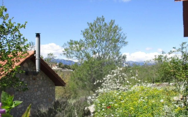 Cosy Holiday Home With Garden in Leonidio