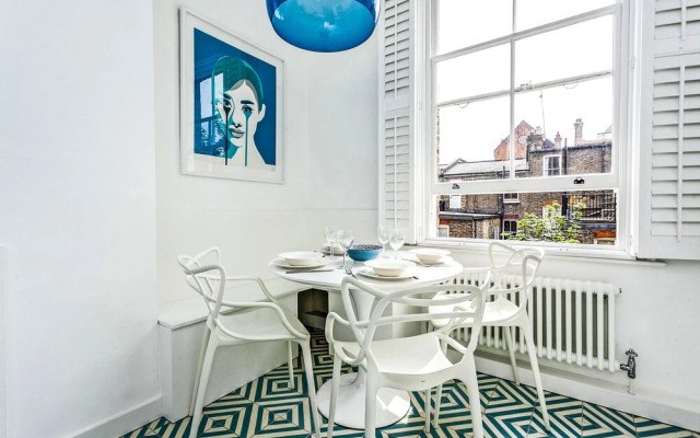 Elegant Shepherds Bush Home by Kensington Olympia
