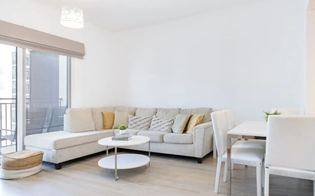 Bloomfields Luxurious 2Br Water Edge