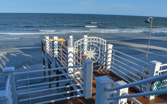 Boat House by Peace Vacations