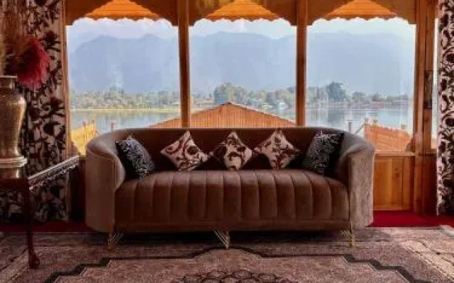 New Zenith Group of Houseboats