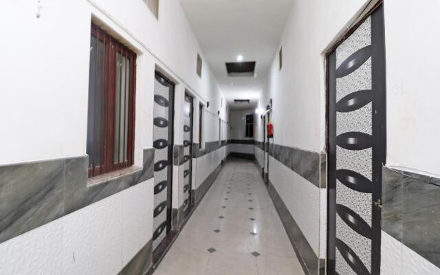 OYO 36723 Hotel Metro