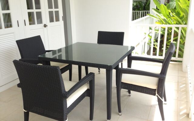 Ocean Breeze Apartment by PIPS