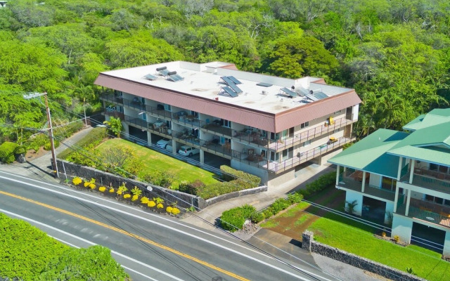 Kona Palms 304 2 Bedroom Condo by RedAwning