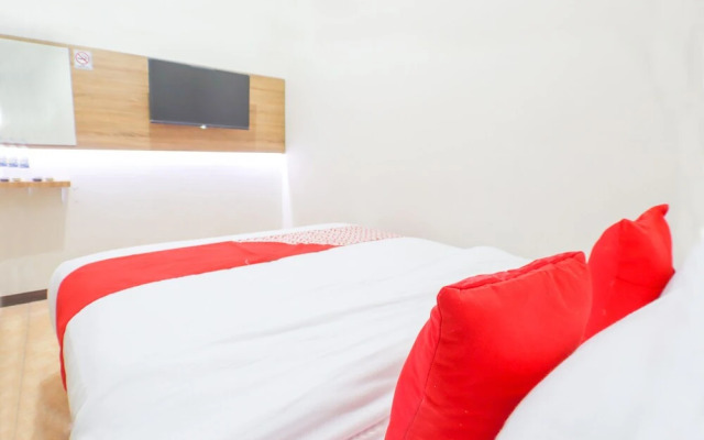 OYO 1690 Bright Batavia Near Gereja Kristen Kalam Kudus Mangga Besar