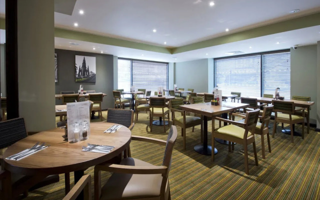 Premier Inn Edinburgh Cc York Place/St James Quarter