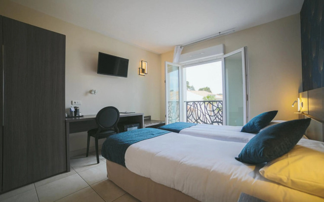Hôtel Holidays & Work