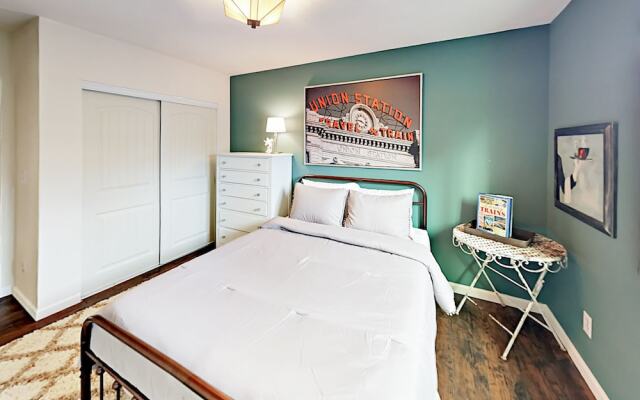 E Indianola - 4 Br Home