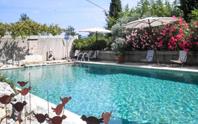 House With 2 Bedrooms in Oppède, With Wonderful Mountain View, Pool Ac