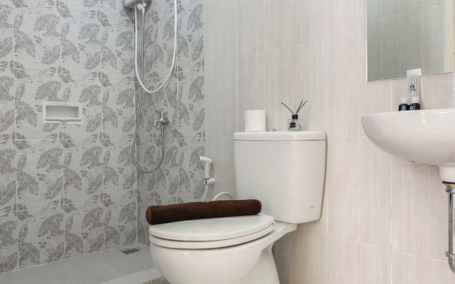 Homey And Modern 2Br At Marina Ancol Apartment