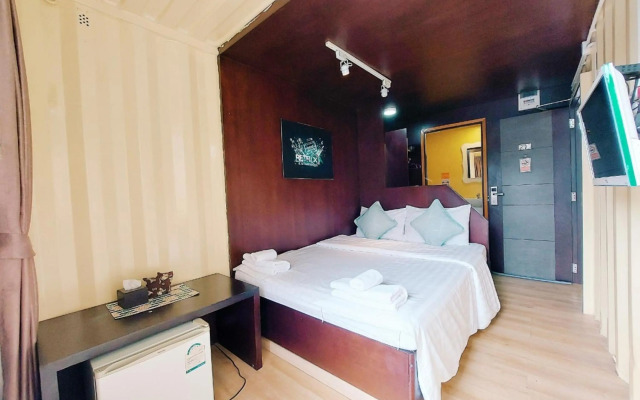 Retro Box Hotel
