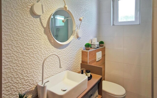 Amazing Apartment in Liznjan With Wifi and 2 Bedrooms
