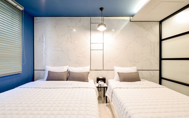 The SWEET Hotel