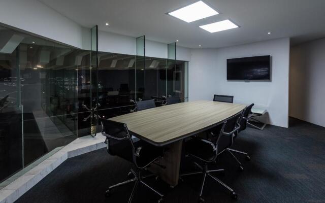 Naki Suites at Silvertown