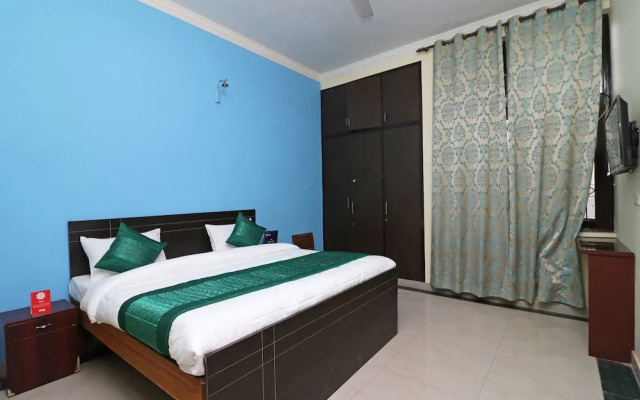 OYO 10759 Hotel Golden Nest