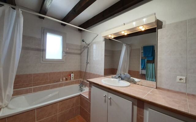 Spacious Villa With Private Swimming Pool in Marseillette